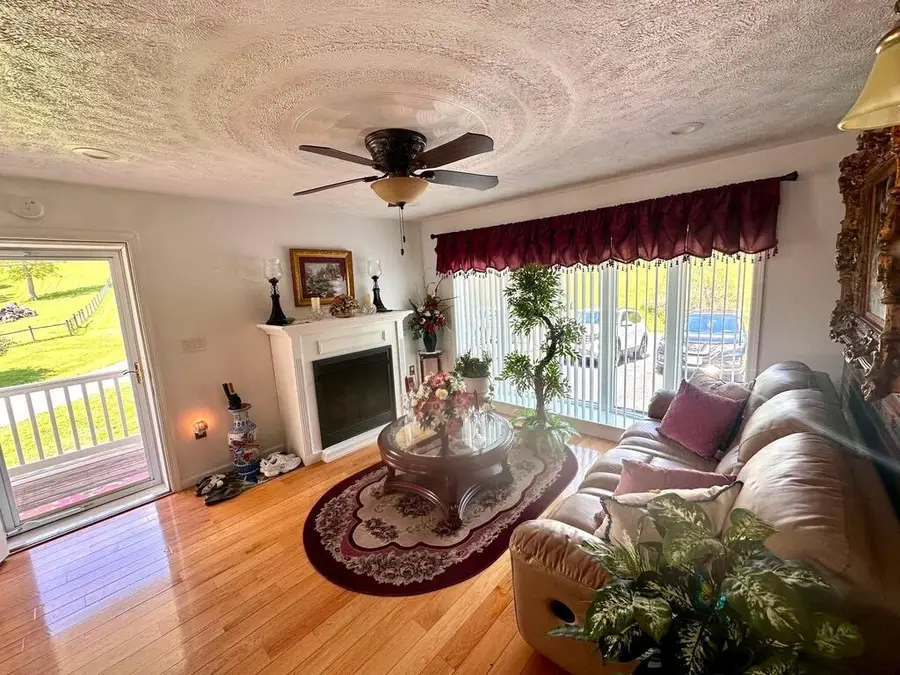 26 Woodbriar Street, Lebanon, VA 24266 - #3