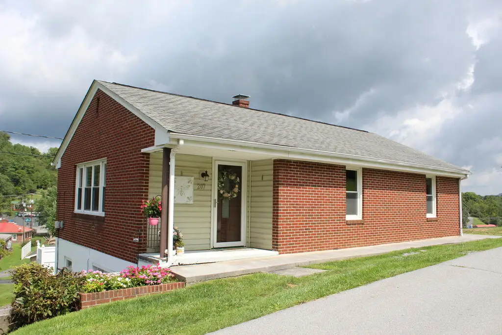 207 Steeles Ln, Tazewell, VA 24651 - #1