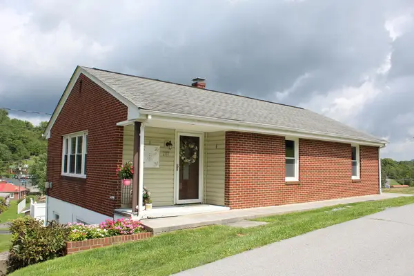 207 Steeles Ln, Tazewell, VA 24651