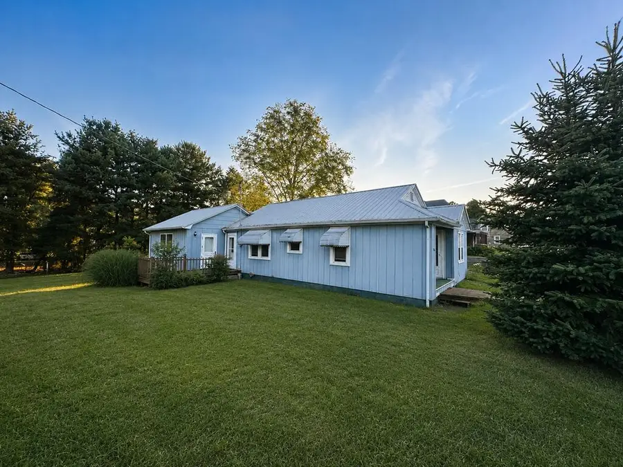 349 Valleyview St, North Tazewell, VA 24630 - #2