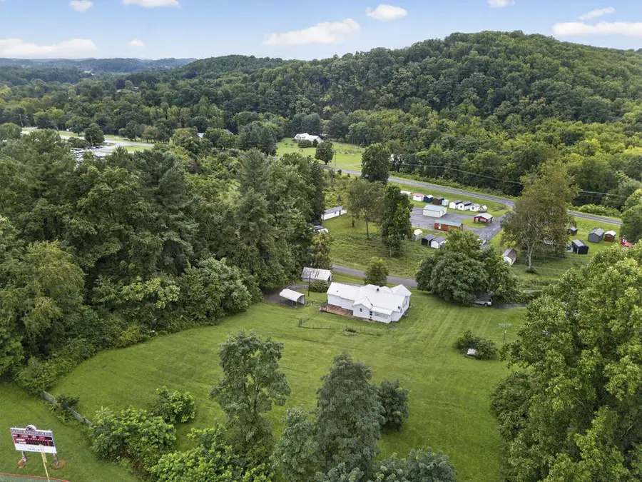 32002 Hollyfield Road, Damascus, VA 24236 - #2