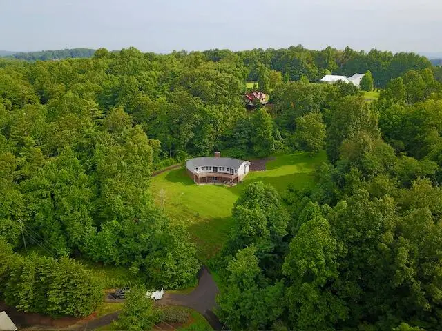 702 Apple Hill Ln, Fancy Gap, VA 24328 - #2