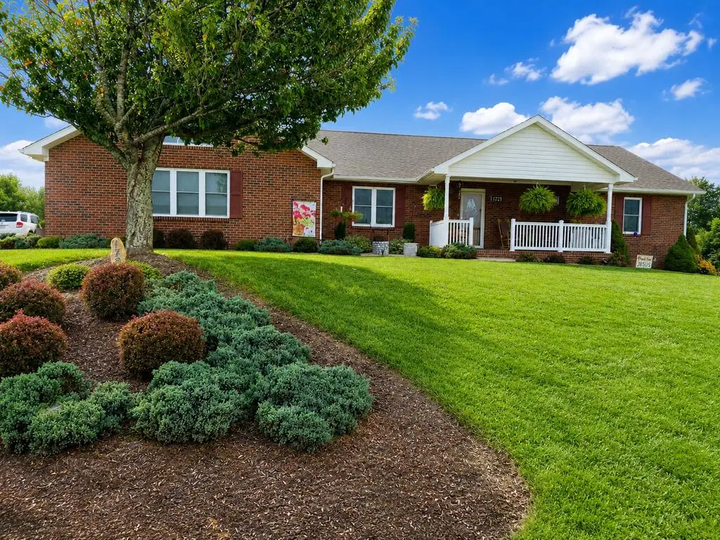 172 Crowder St, Hillsville, VA 24343 - #1