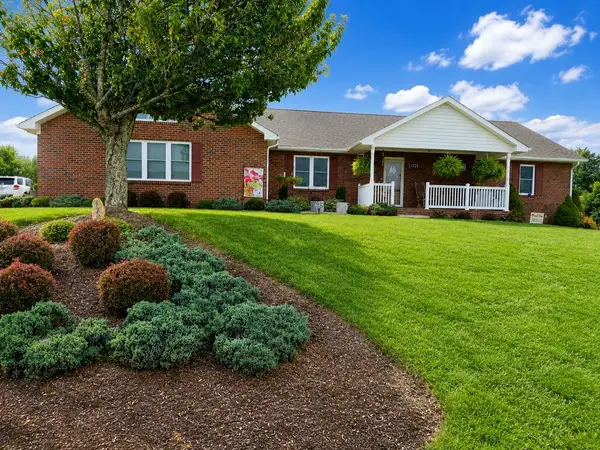 172 Crowder St, Hillsville, VA 24343
