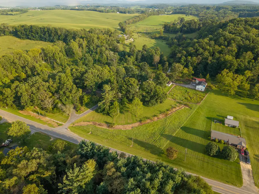 7689 W Lee Highway, Rural Retreat, VA 24368 - #2