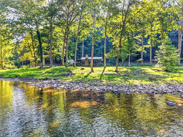 1949 Wolf Creek Hwy., Narrows, VA 24124