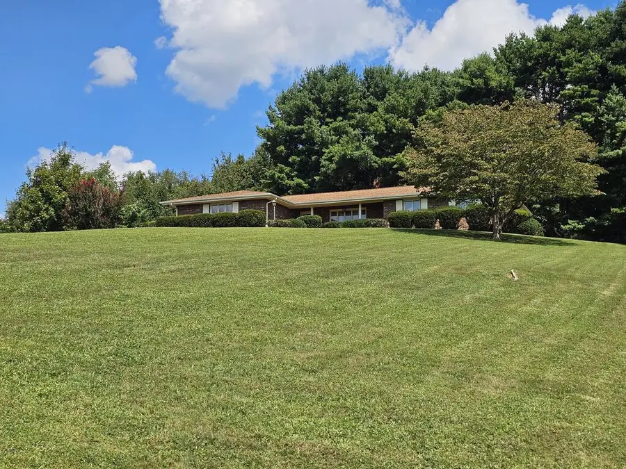 154 Stapleton Street, Pounding Mill, VA 24637 - #2