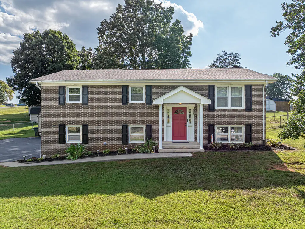 194 Independence Dr, Bristol, VA 24201 - #1