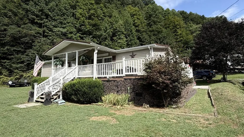 1091 Harman Fork Road, Raven, VA 24639 - #1