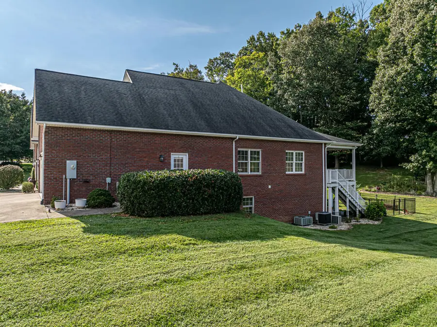 20275 MILLBROOK DR, Abingdon, VA 24211-6869 - #2