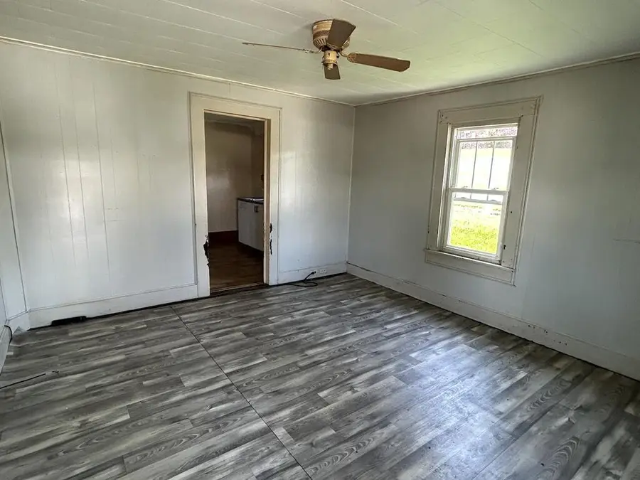 135 26th St, Wytheville, VA 24382 - #2