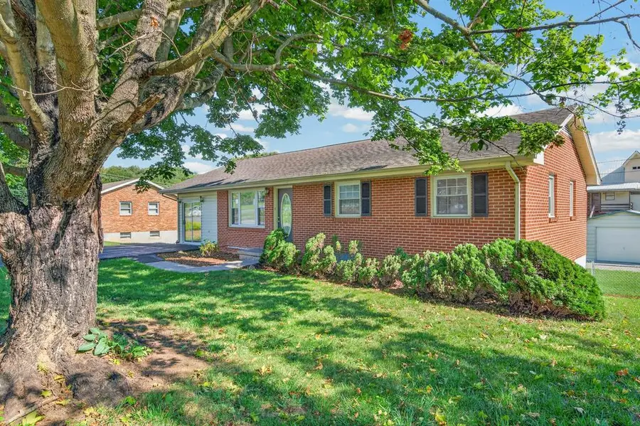 6902 Riverbend Dr, Fairlawn, VA 24141 - #3