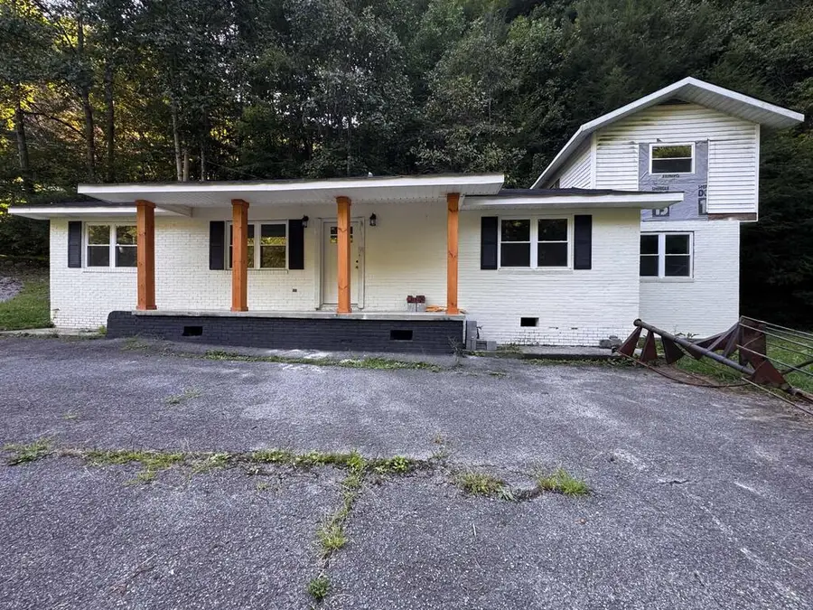 1213 Enochs Branch, Grundy, VA 24614 - #2
