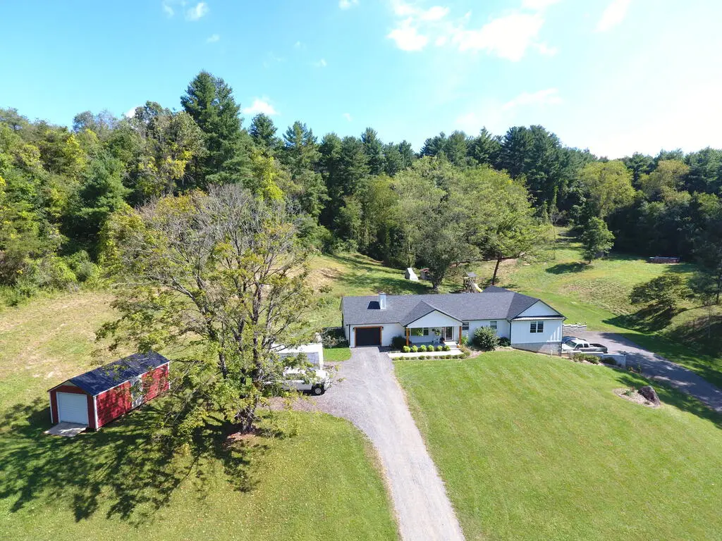 125 Powhatan Pl, Hillsville, VA 24343 - #1