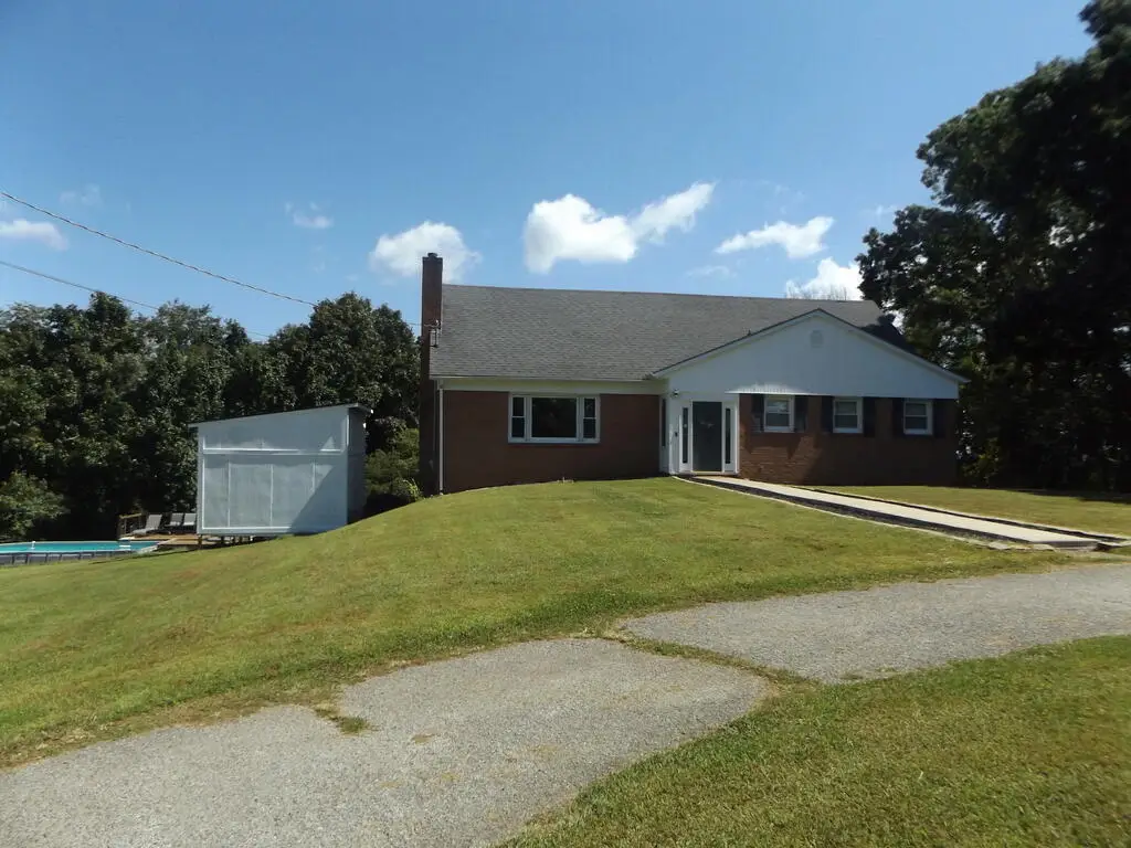 158 Old Coon Ridge Parkway, Hillsville, VA 24343 - #1