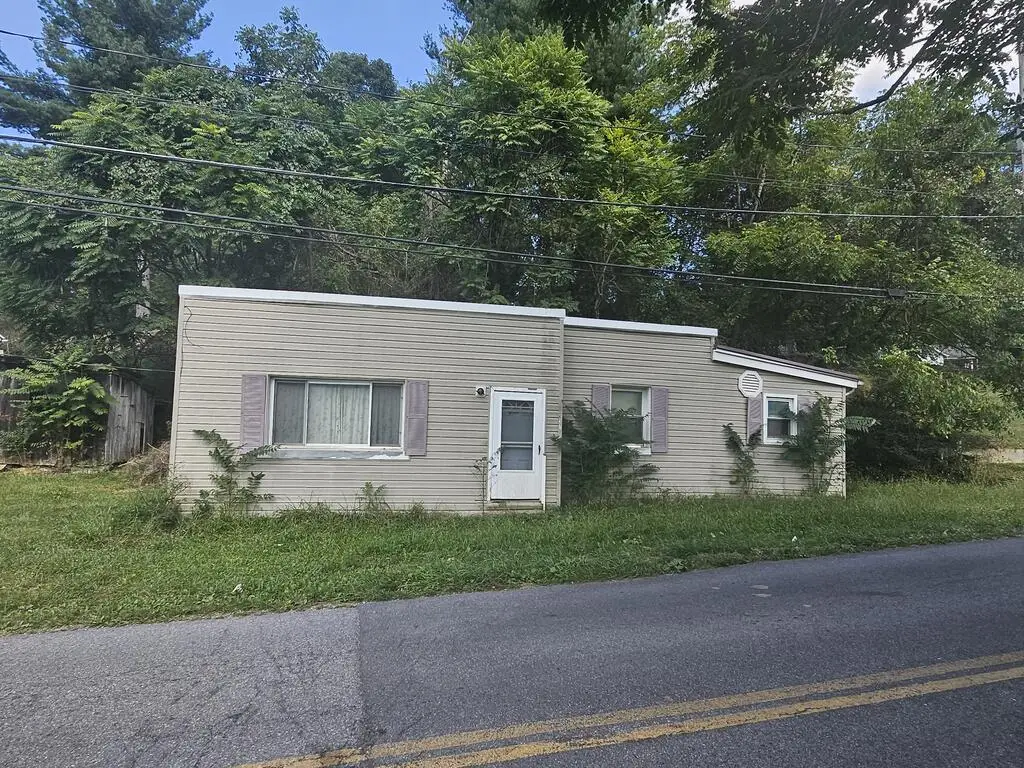 637 S Church St, Marion, VA 24354 - #1