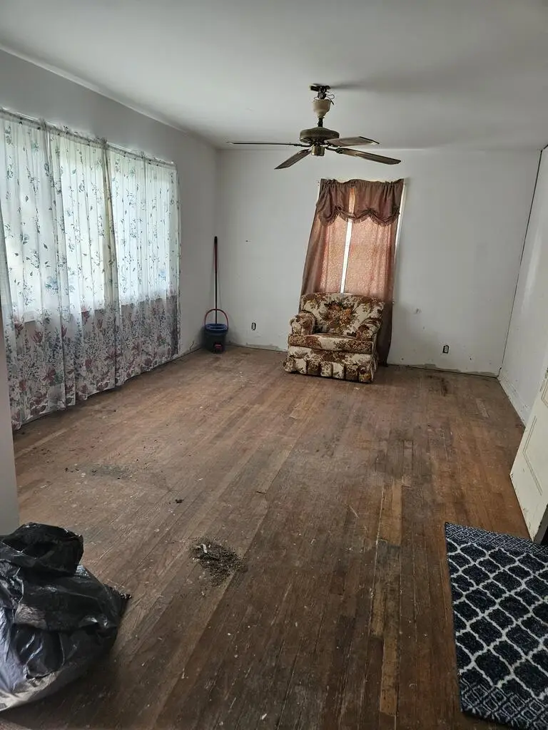 637 S Church St, Marion, VA 24354 - #2