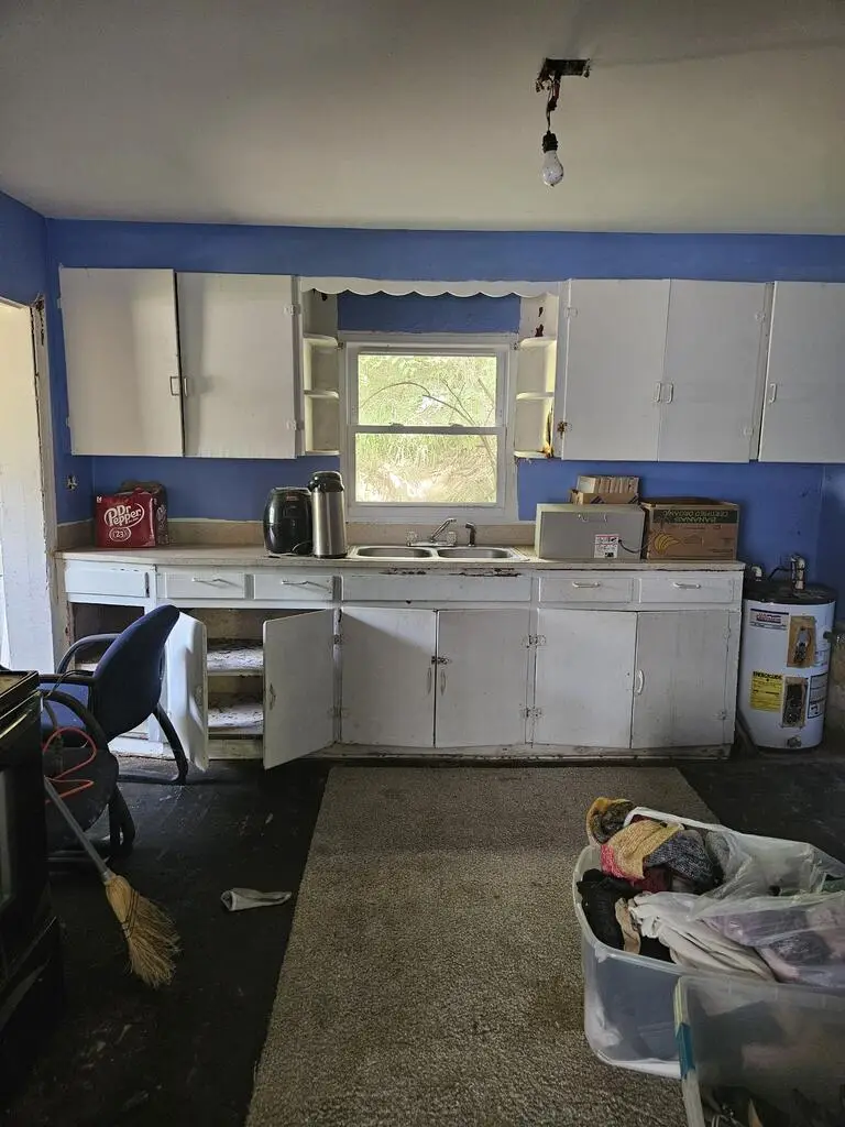 637 S Church St, Marion, VA 24354 - #3