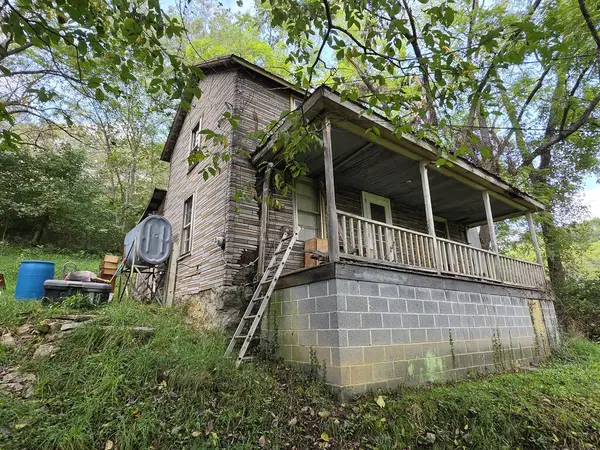 982 Palmer Avenue, Saltville, VA 24370