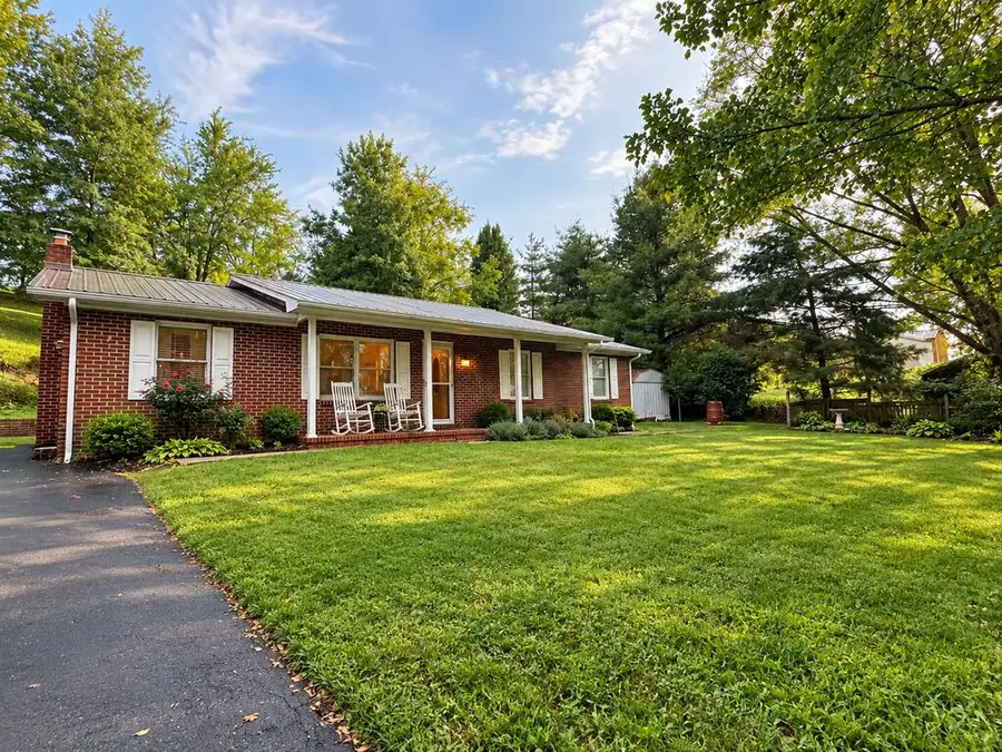 321 Star St, Pounding Mill, VA 24637 - #2