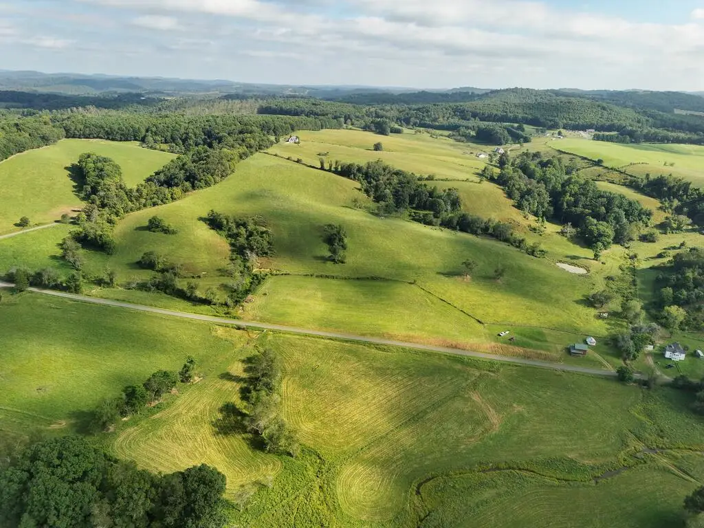 1400 Island Creek Dr, Hillsville, VA 24343 - #1