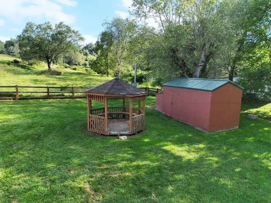 1400 Island Creek Dr, Hillsville, VA 24343 - #3