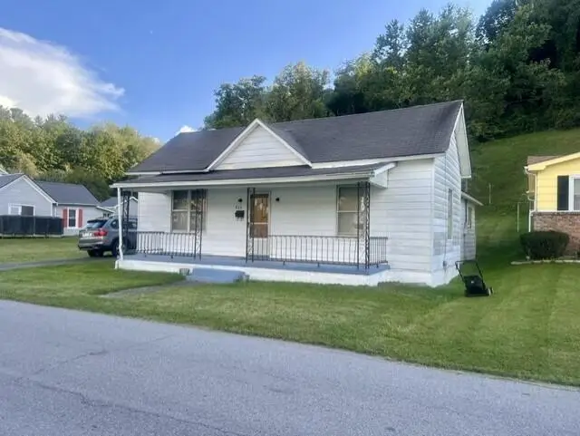 435 LYONS AVENUE, Tazewell, VA 24651 - #3