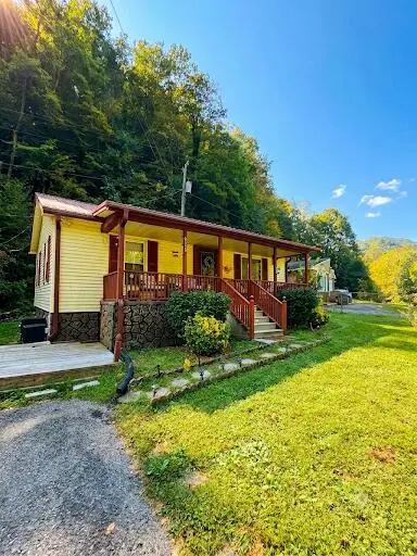 6336 Deskins Rd, Vansant, VA 24656 - #1