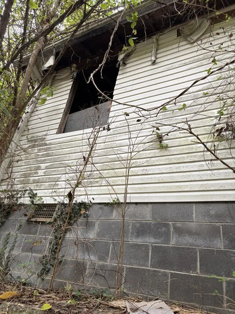 325 Henrytown Rd., Saltville, VA 24370 - #2