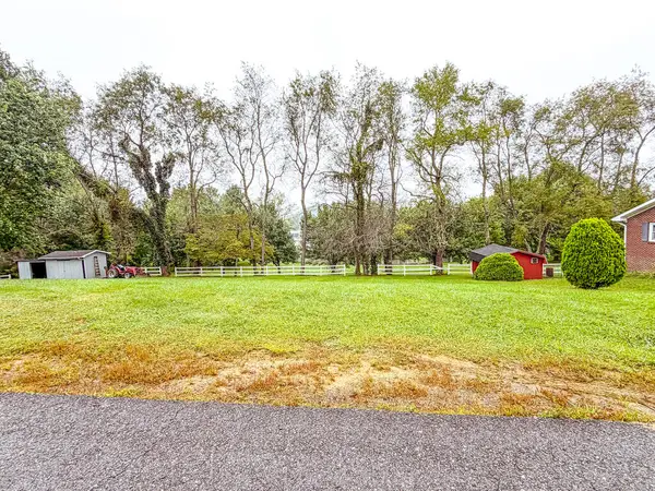 214 Varnelle Avenue, Rural Retreat, VA 24368