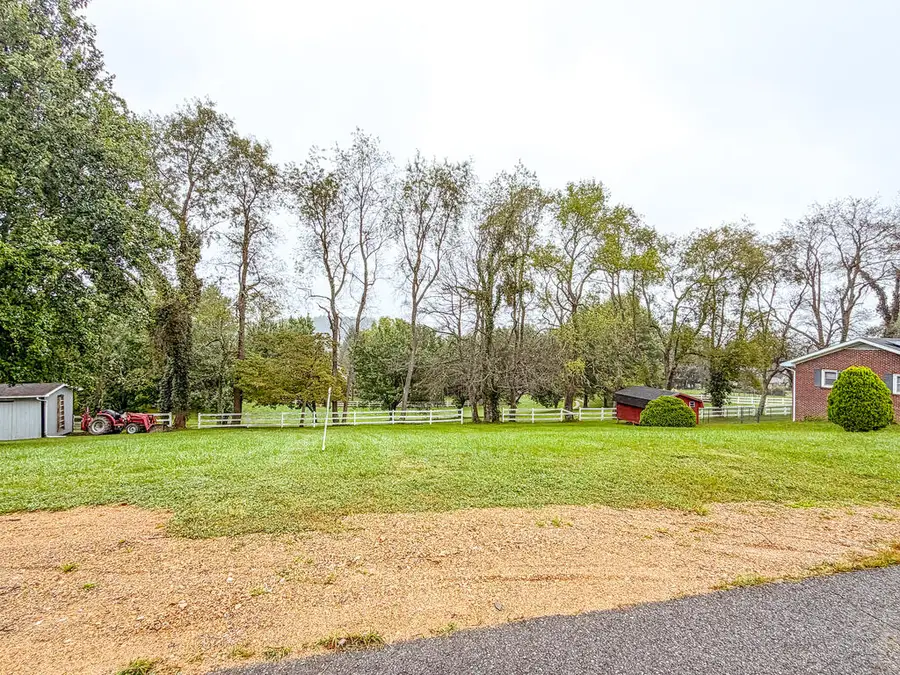 214 Varnelle Avenue, Rural Retreat, VA 24368 - #2
