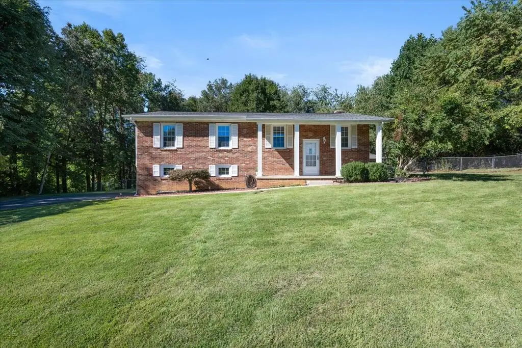 565 Lynnwood Drive, Bristol, VA 24201 - #1