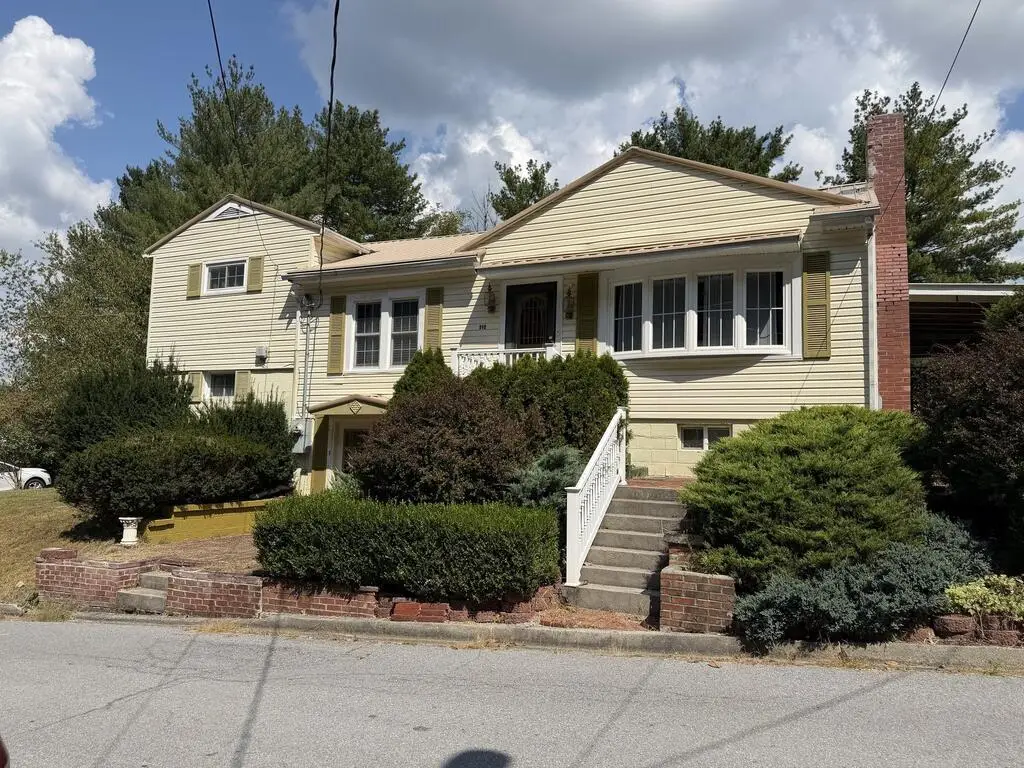 312 Circle Street, Bluefield, VA 24605 - #1