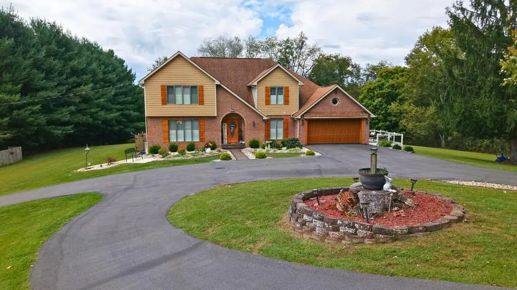 140 Grove St, Claypool Hill, VA 24637 - #1