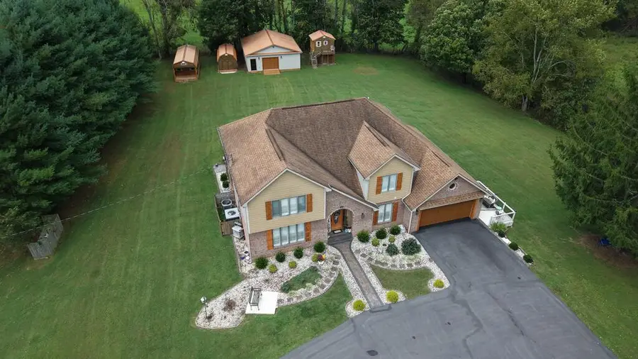 140 Grove St, Claypool Hill, VA 24637 - #2
