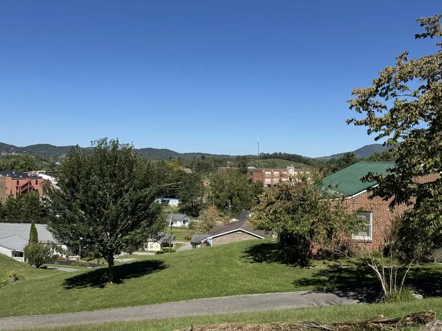 231 Brook Street, Tazewell, VA 24651 - #2