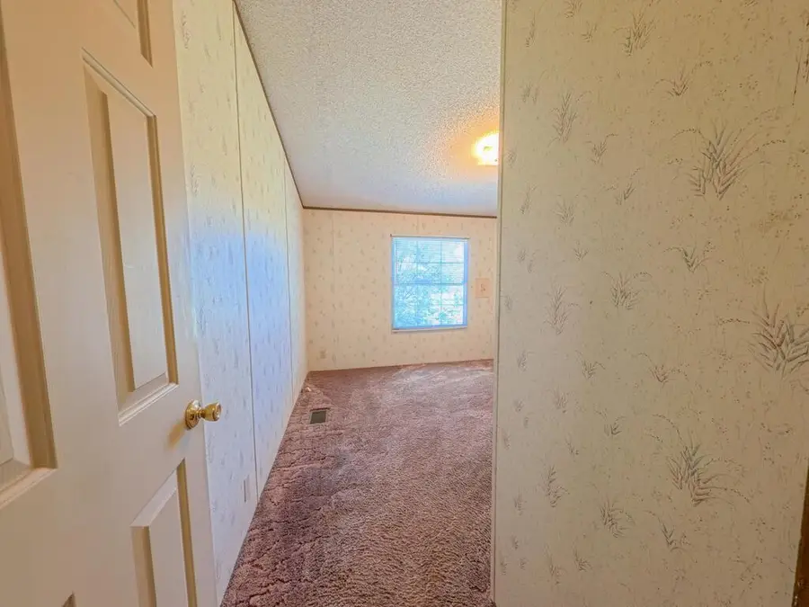 12199 McCulloch Dr., Abingdon, VA 24210 - #2