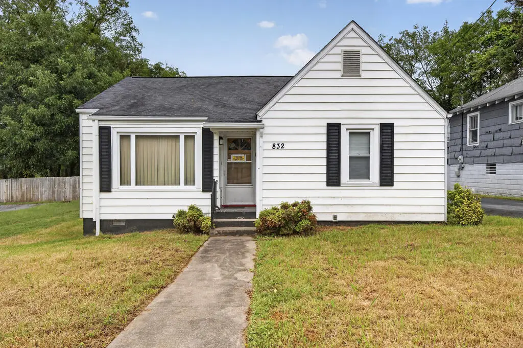 832 Portsmouth Ave, Bristol, VA 24201 - #1