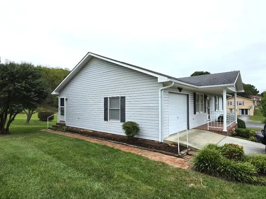 780 Rolling Hills Dr., Wytheville, VA 24382 - #3