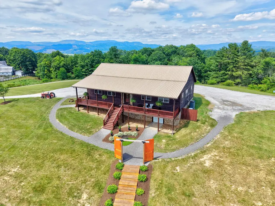 639 Wagon Wheel Rd., Elk Creek, VA 24326 - #2