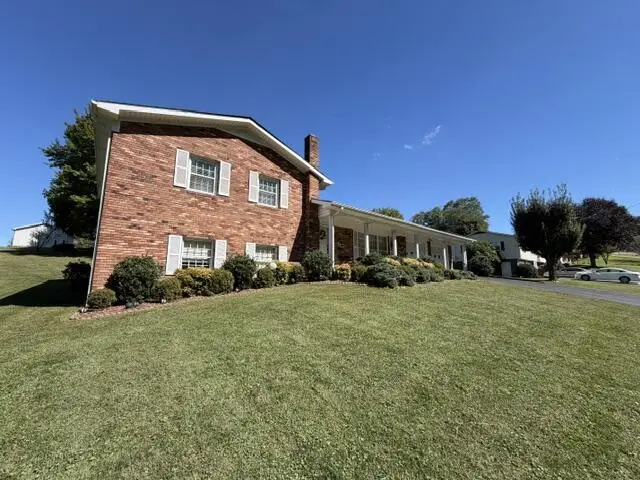 106 Sherwood Dr, Galax, VA 24333 - #2