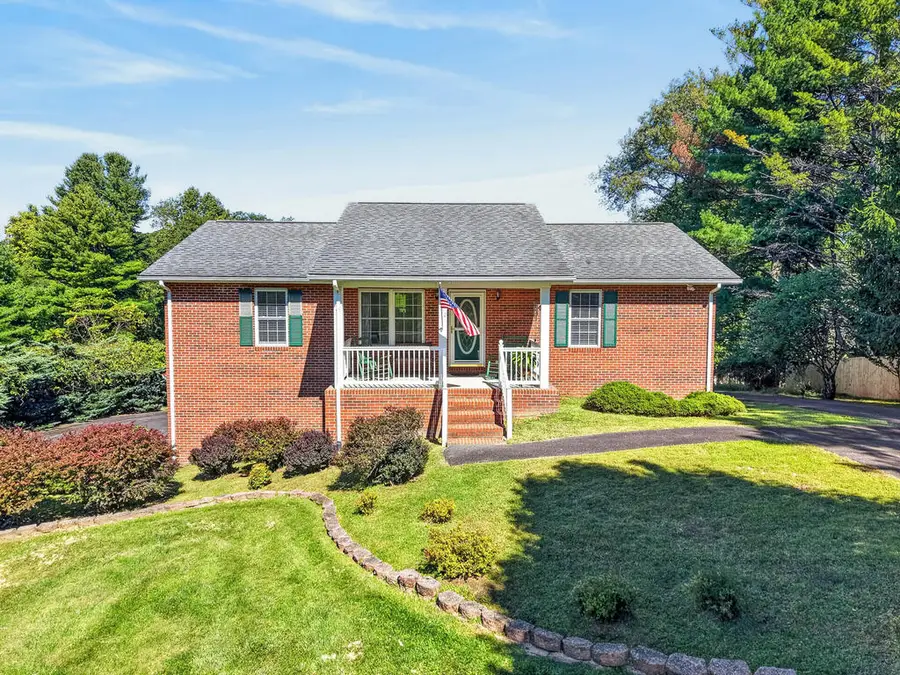 110 Williams St, Galax, VA 24333 - #2