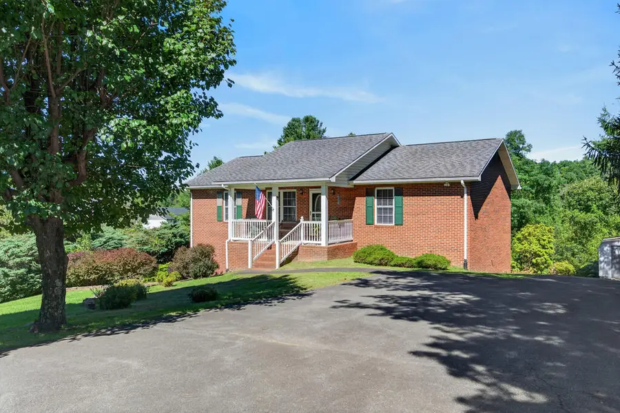 110 Williams St, Galax, VA 24333 - #3