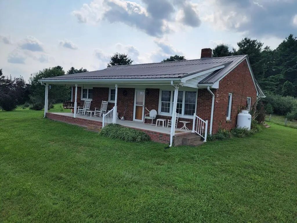 76 High Top Ln, Fries, VA 24330 - #1