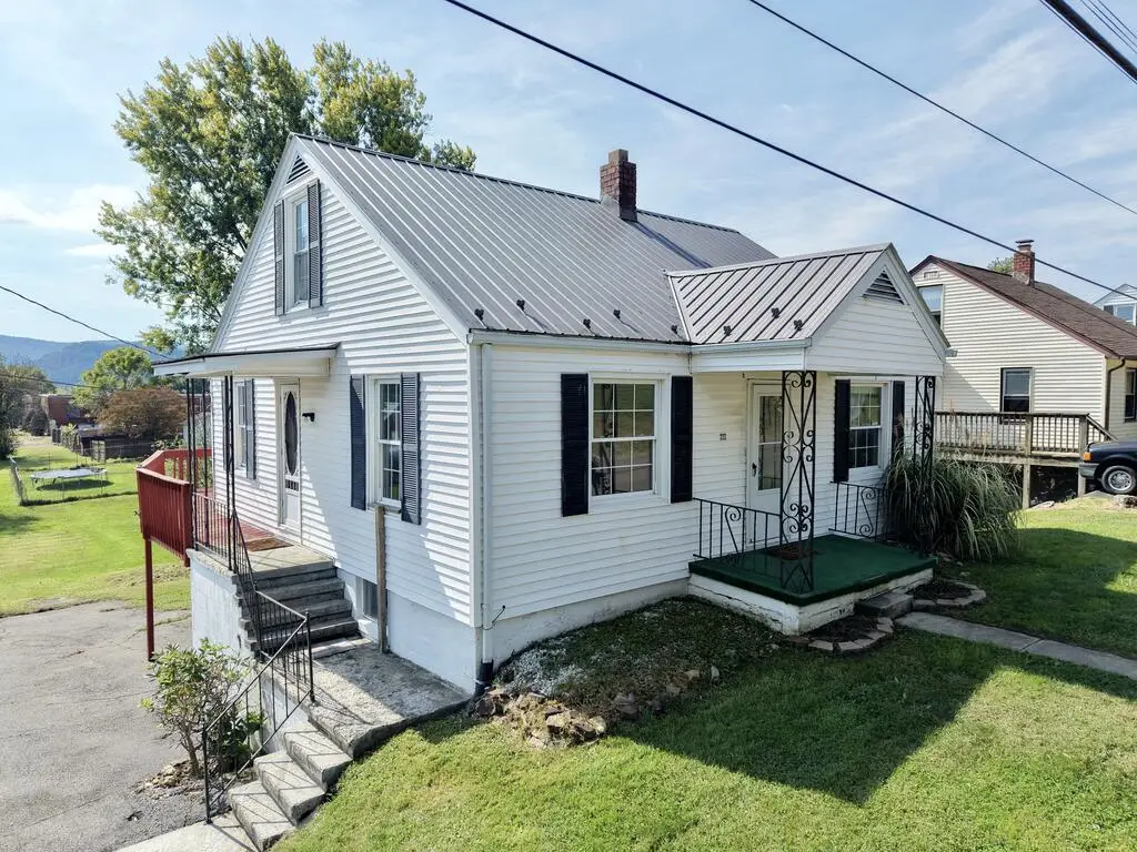 222 Sprinkle Avenue, Marion, VA 24354 - #1