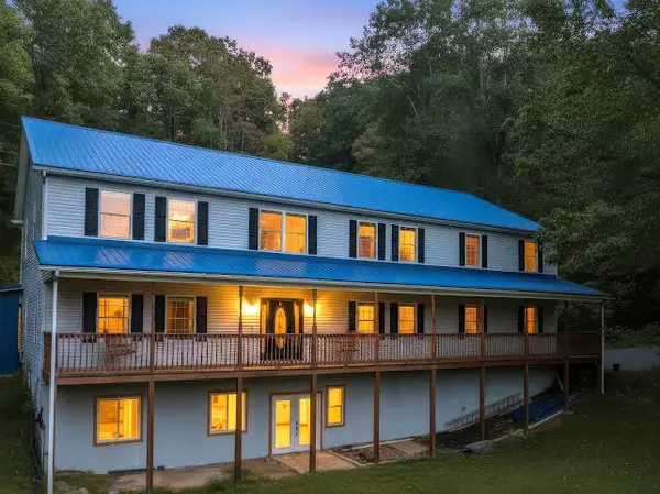 955 Wakefield Drive, Pounding Mill, VA 24637