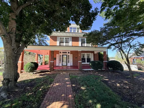 310 Calhoun St, Galax, VA 24333