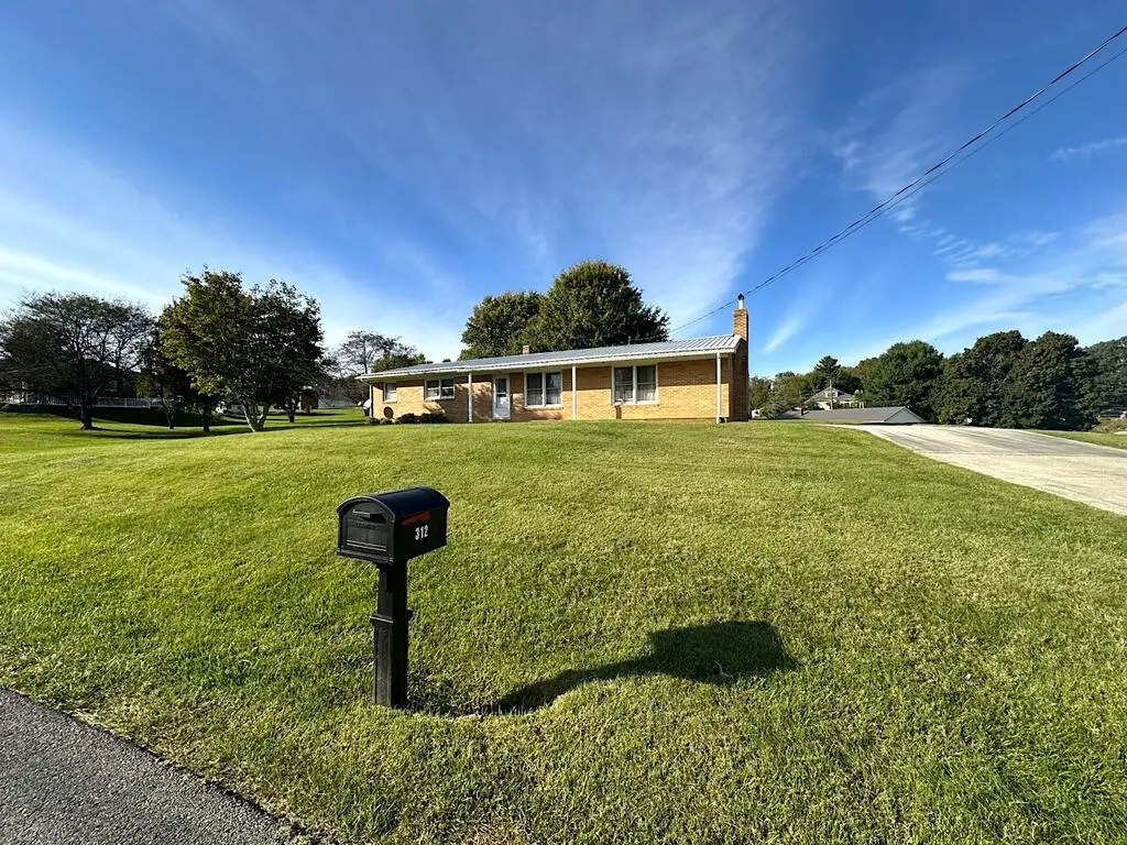 312 Elm Ave, Rural Retreat, VA 24368 - #1