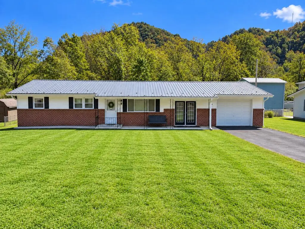 109 Edgewater Dr, Cedar Bluff, VA 24609 - #1