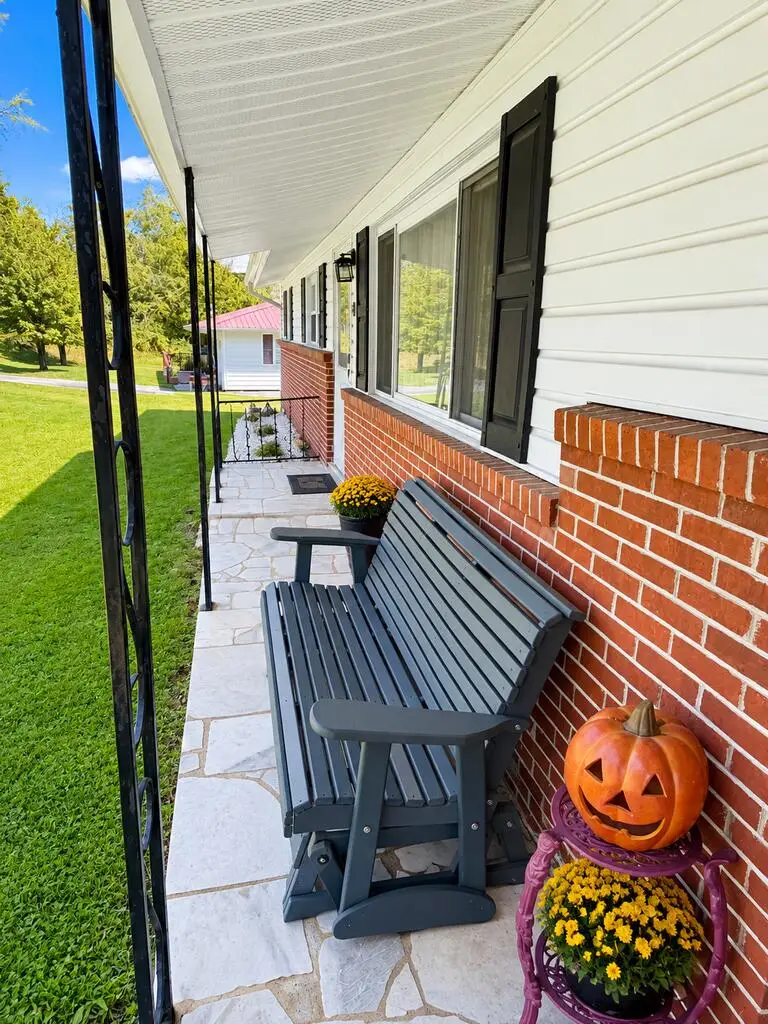 109 Edgewater Dr, Cedar Bluff, VA 24609 - #2